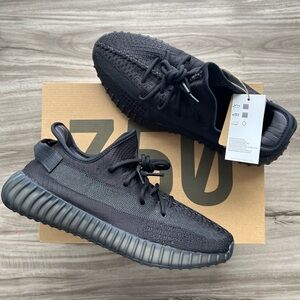 Size 10.5 Men’s/ 12 Women’s- adidas Yeezy Boost 350 V2 Low Onyx